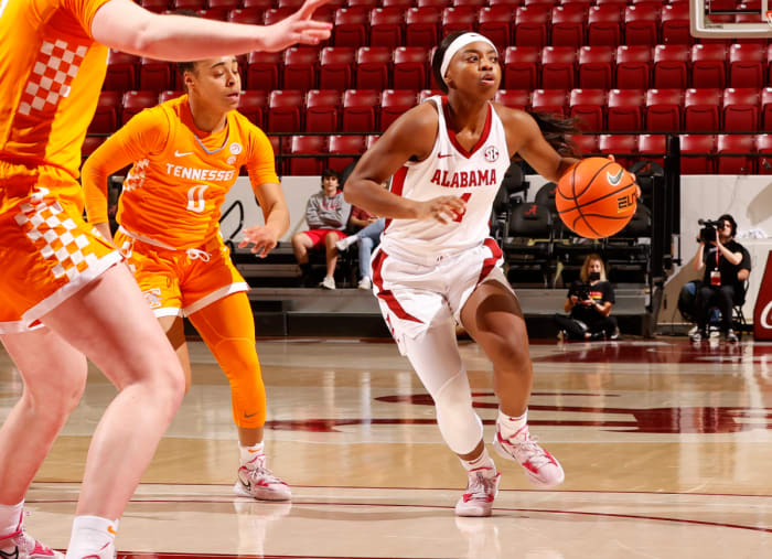 021722_WBB_SuttonTa_Tennessee_RS7029